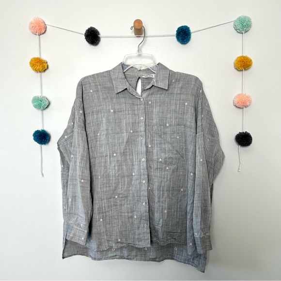 Zara Tops - Zara Gray Chambray Star Embroidered Pattern Button-up